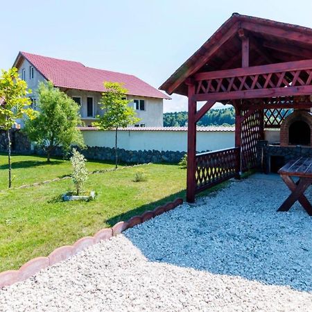 Pensiunea Mountain King Sîmbăta de Sus Eksteriør billede