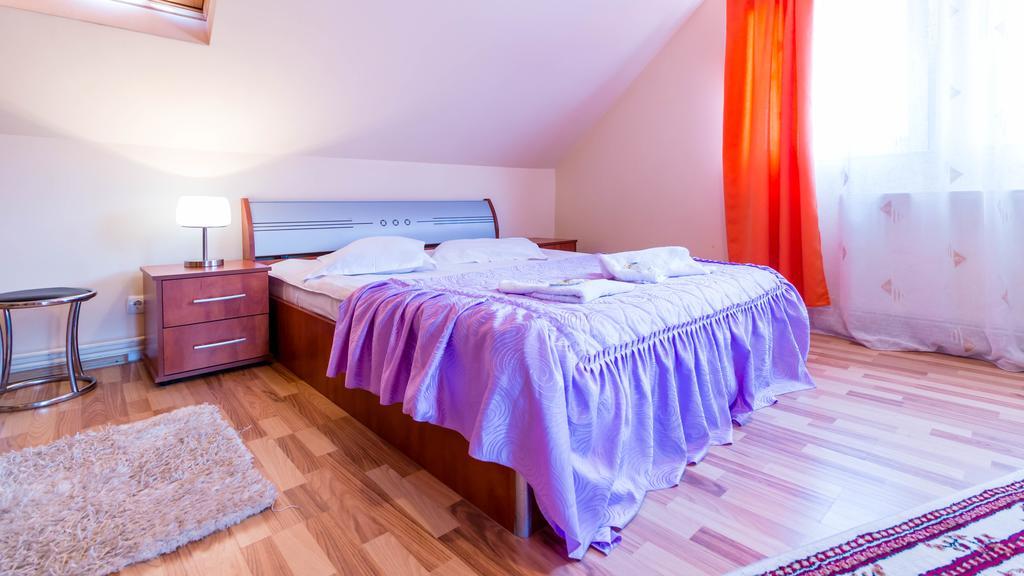 Pensiunea Mountain King Sîmbăta de Sus Eksteriør billede